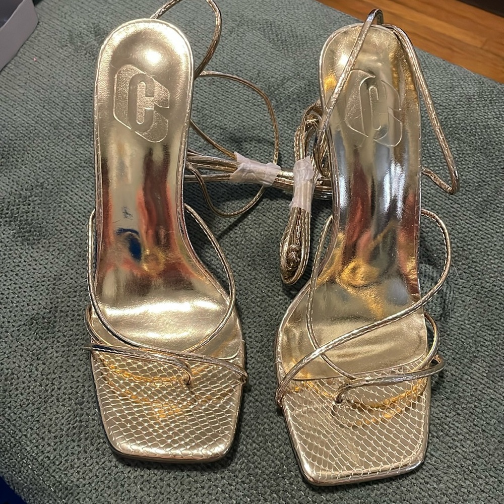SHEIN Size 7 Gold Heels